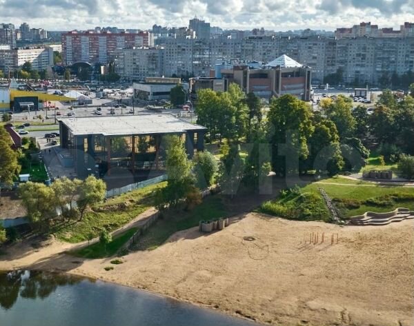 Здание 5928 м²