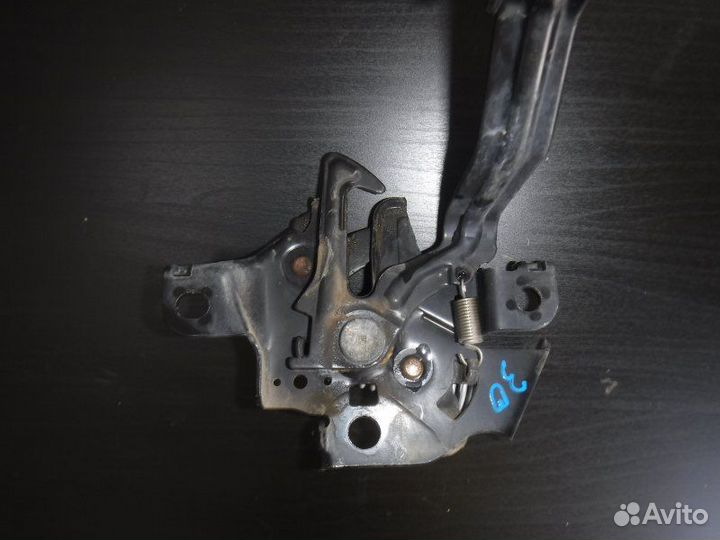 Замок капота Toyota Corolla 151 1ZR 2011