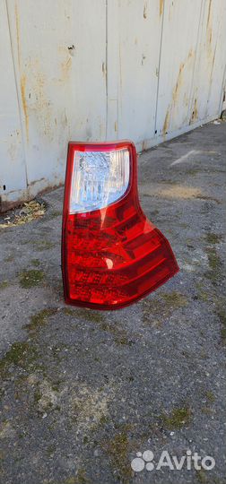 Задний правый фонарь Lexus GX460
