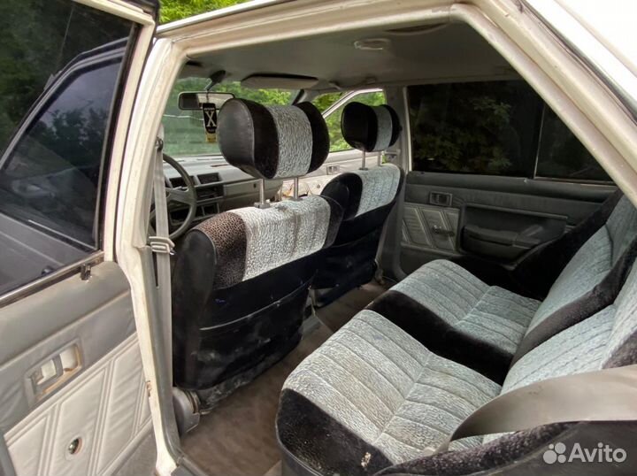 Комплект сидений Nissan Sunny B11