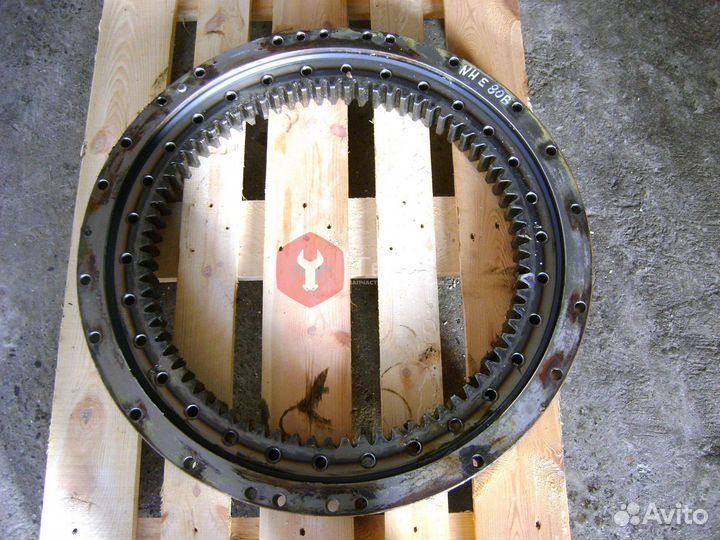 Опорно-поворотный круг Hyundai R55W-7 81M8-01020