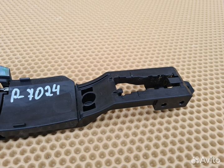 Кронштейн ручки двери правый Infiniti