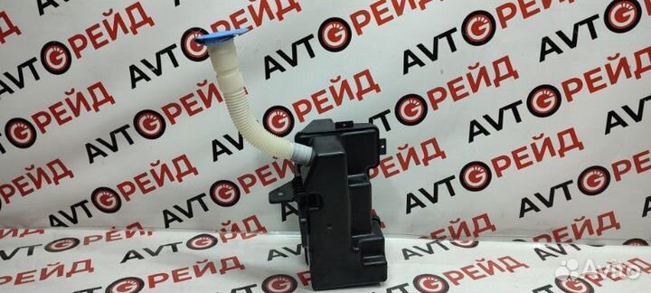 Бачок стеклоомывателя Volkswagen Tiguan 5N2 CAW