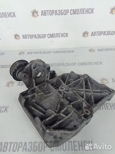 Кронштейн компрессора кондиционера Audi a4,W B5