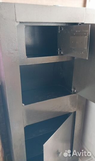 Сейф металлический