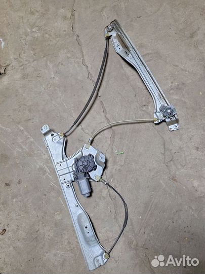 Стеклоподъемник передний правый Renault Clio 3