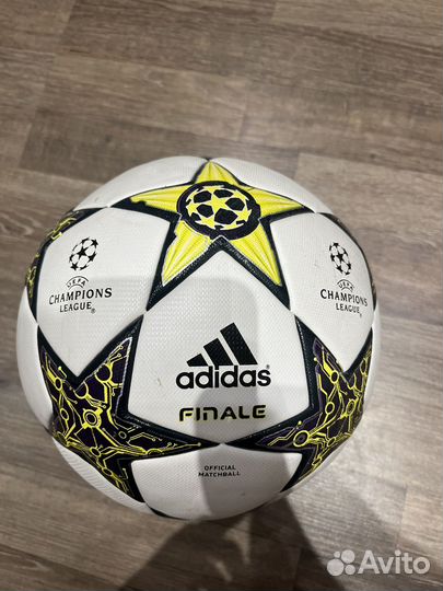 Футбольный мяч adidas лига чемпионов