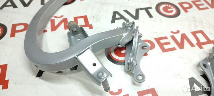 Петля крышки багажника Audi A6 4G CGW 18.04.2011