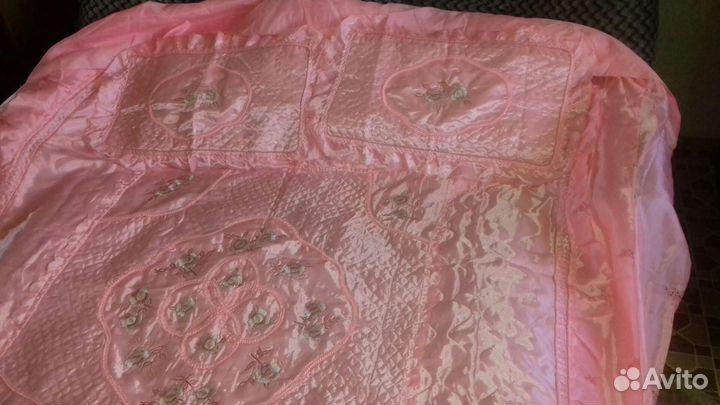 Покрывало и наволочки новые