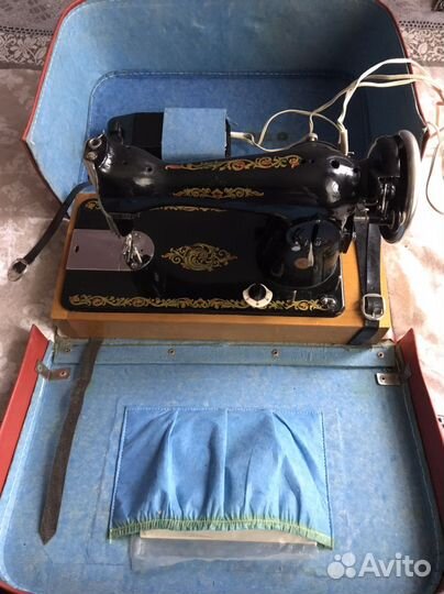 Швейная машина Чайка 2М с электроприводом