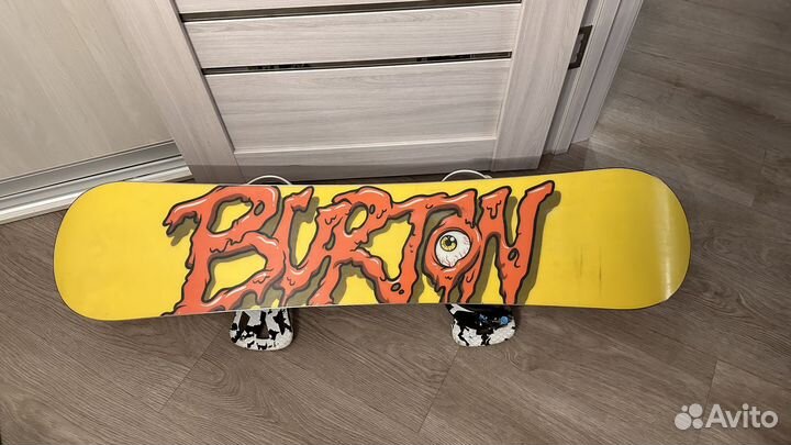 Детский сноуборд с креплениями burton