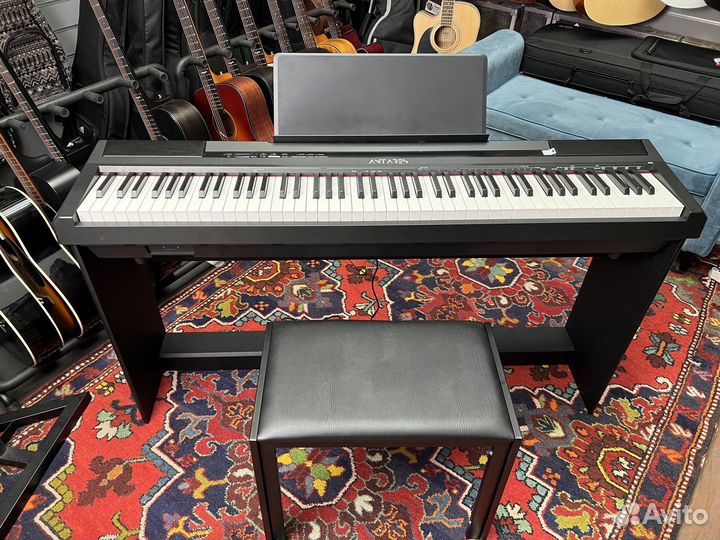 Цифровое фортепиано с банкеткой