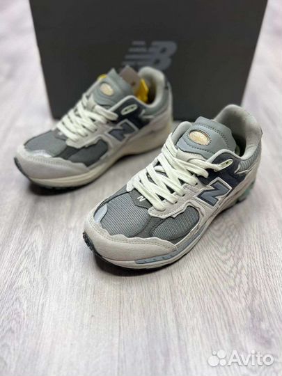 Кроссовки New Balance 2002R LUX
