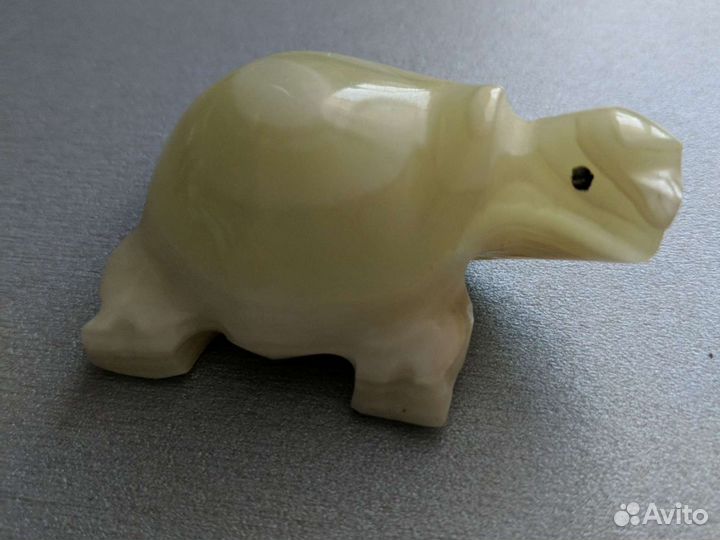 Статуэтка черепахи из оникса