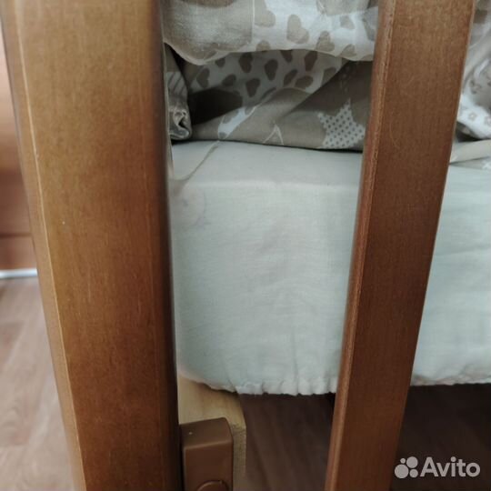 Кроватка для новорожденных с маятником