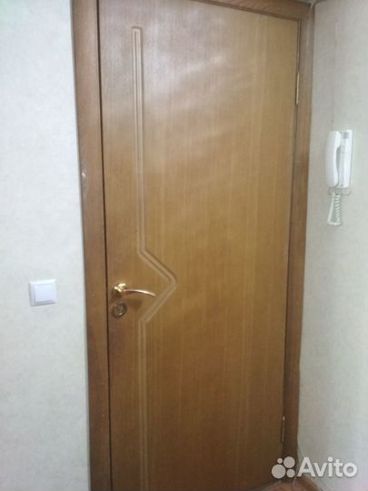Дверь межкомнатная б/у с коробкой