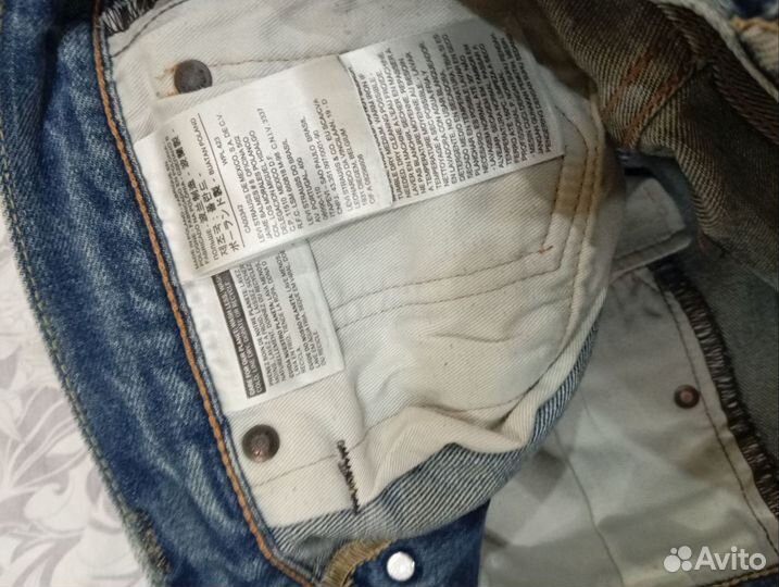 Джинсы Levi's