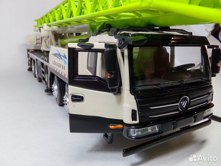 Коллекционная модель автокрана loxa 1:43