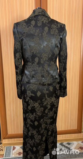 Костюм женский праздничный деловой