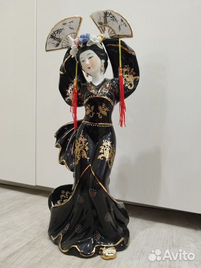 Статуэтка фарфор гейша