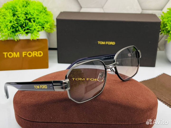 Солнцезащитные очки Tom Ford