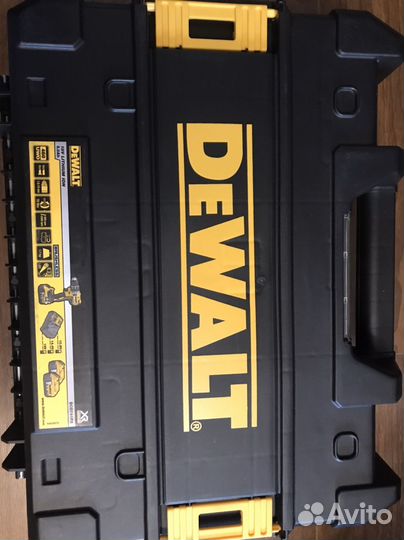 Шуруповерт Dewalt DCD791