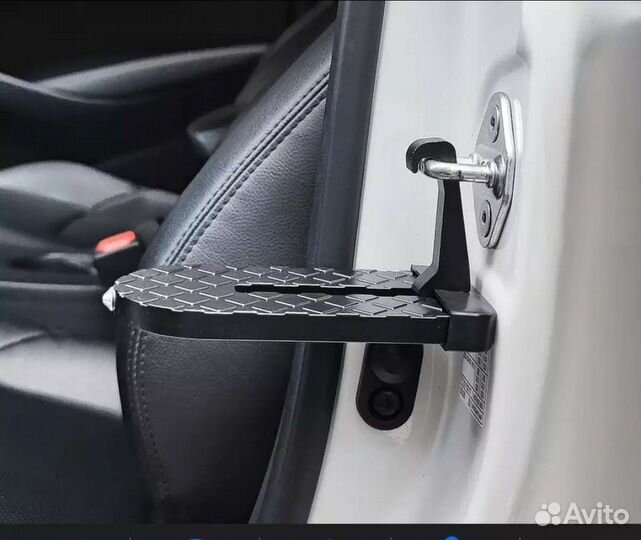 Универсальная подножка для автомобиля