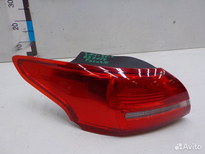Фонарь задний левый наружный на Ford Focus III