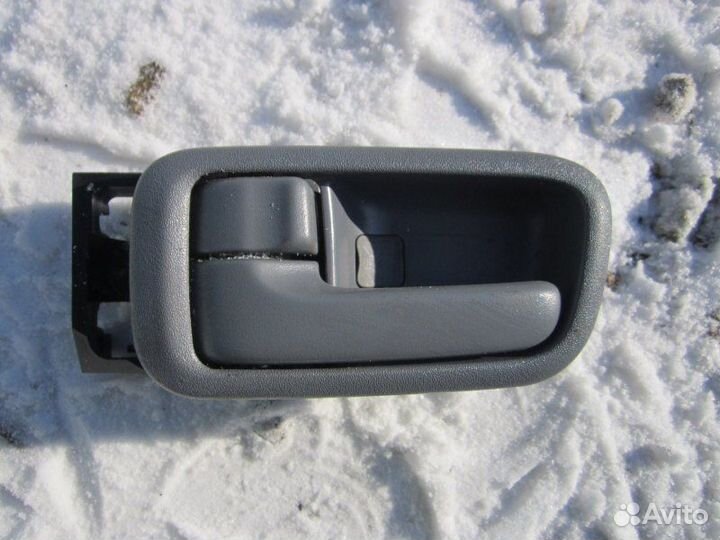 Ручка двери внутренняя левая Toyota Harrier MCU10