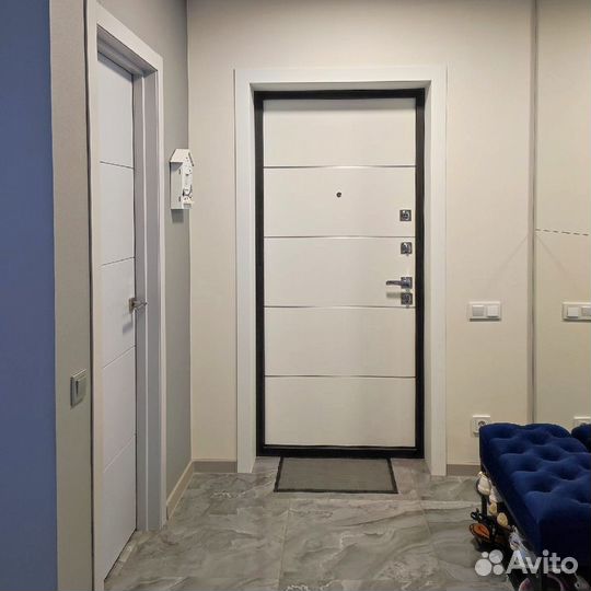 Входная дверь новая в квартиру