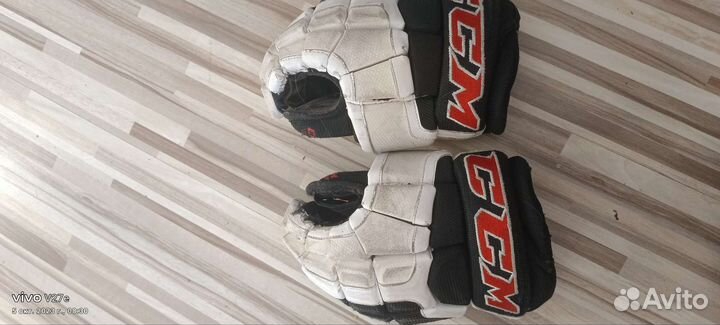 Хоккейные краги детские 10,11 и клюшки