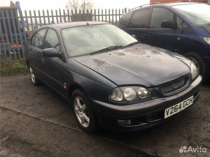 Разбор на запчасти Toyota Avensis 1