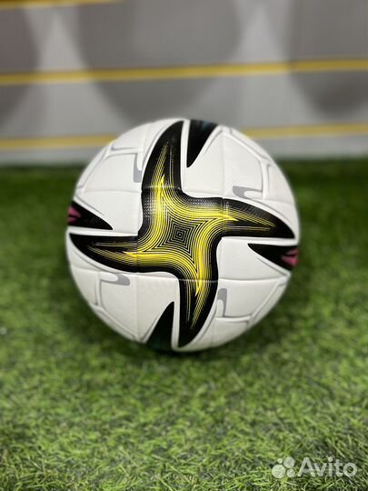 Футбольный мяч adidas Conext