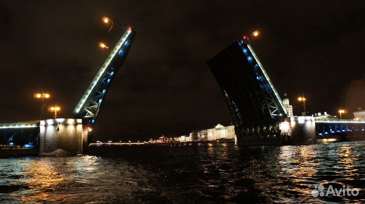 Развод мостов на катере