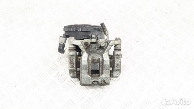 Суппорт задний левый Toyota RAV4 XA50