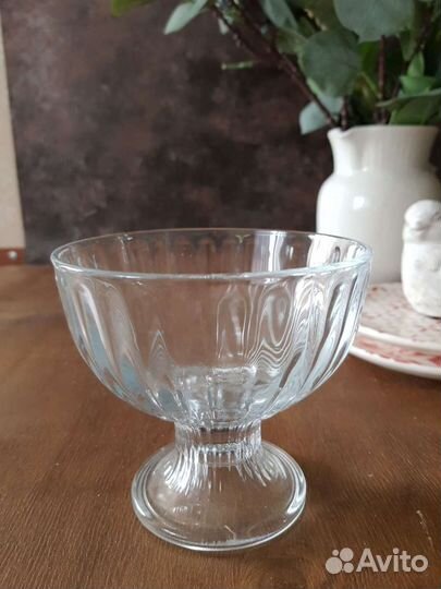 Тарелки и другая посуда