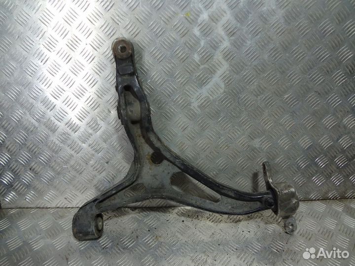 Рычаг передний нижний правый поперечный Мерседес