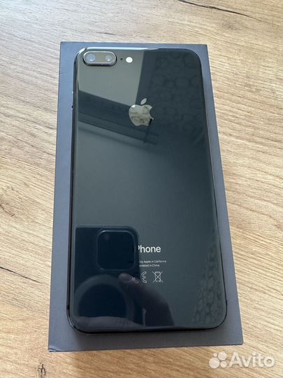 iPhone 8 Plus, 64 ГБ