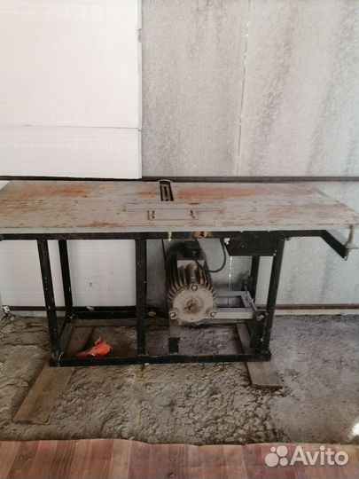 Деревообробатывающий станок