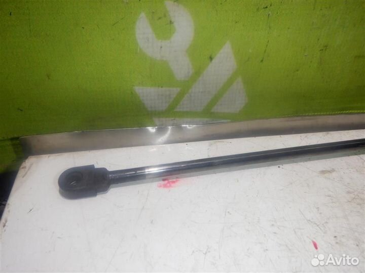 Амортизатор капота Ауди 80 90 Б4