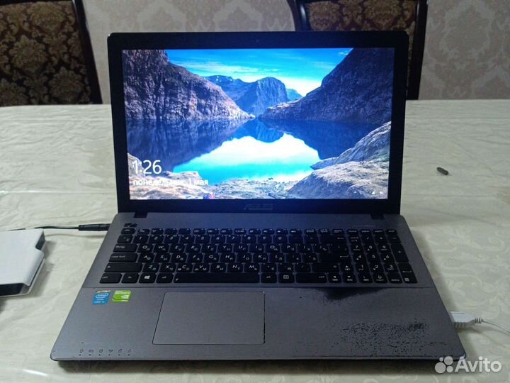 Ноутбук Asus x550l