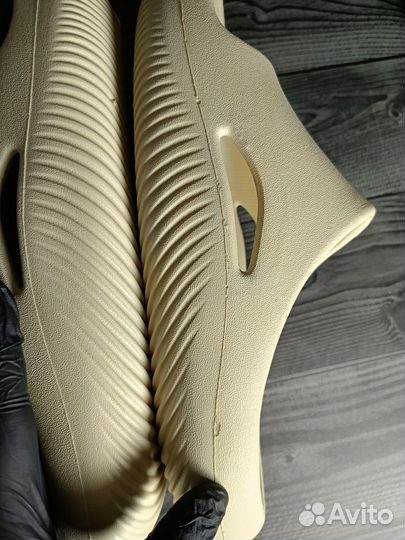 Crocs mellow slide бежевые крокс (дефекты)