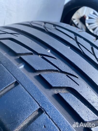 Marangoni Mythos 235/35 R19