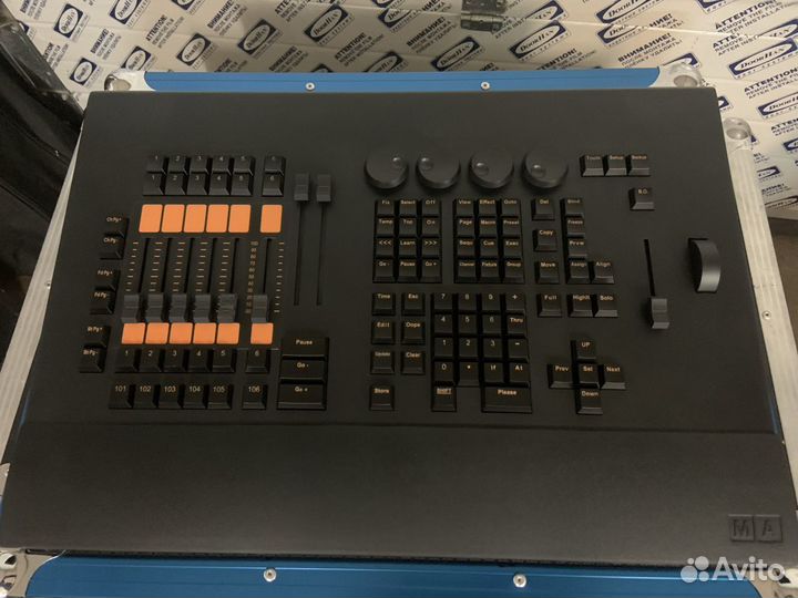 Пульт DMX MA lighting OnPC command wing