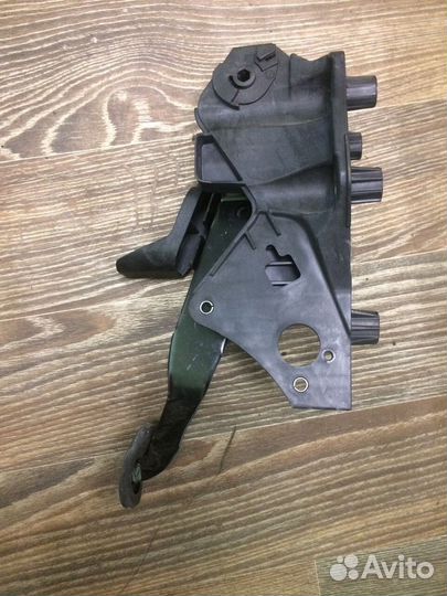 Педаль тормоза Renault Arkana, Duster 2