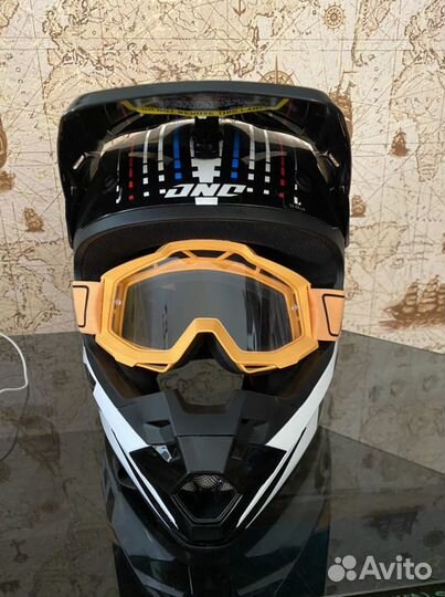 Кроссовый шлем