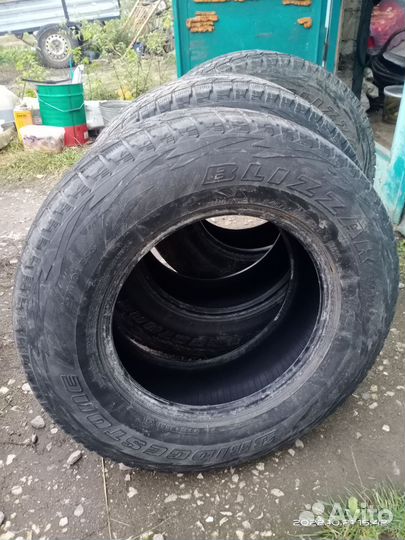 Bridgestone Blizzak DM-V1 245/70 R16