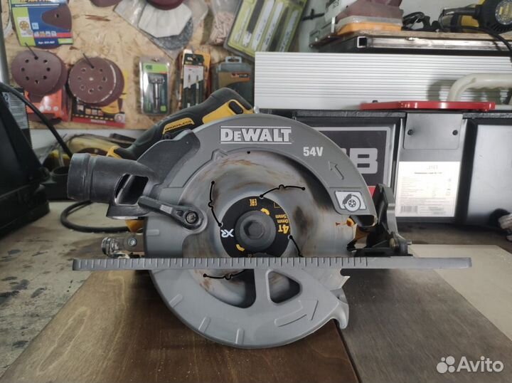 DeWalt пила, шлифмашина, лобзик и Black+Decker