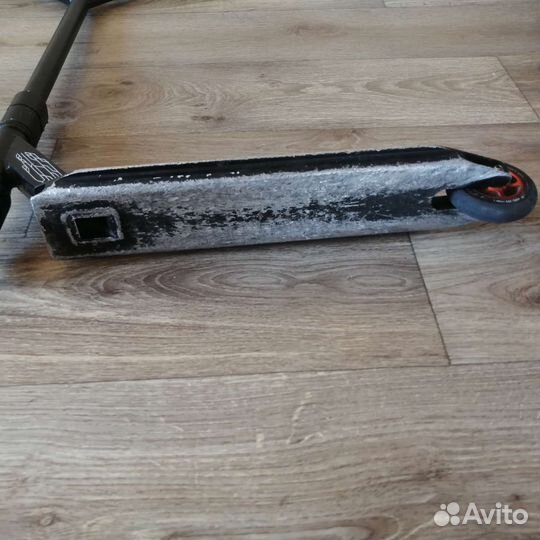 Б/У самокат весит 1-2 кг кататься можно Duke 303