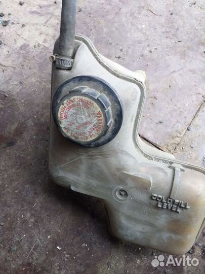 Расширительный бачок на линкольн таун кар 93г